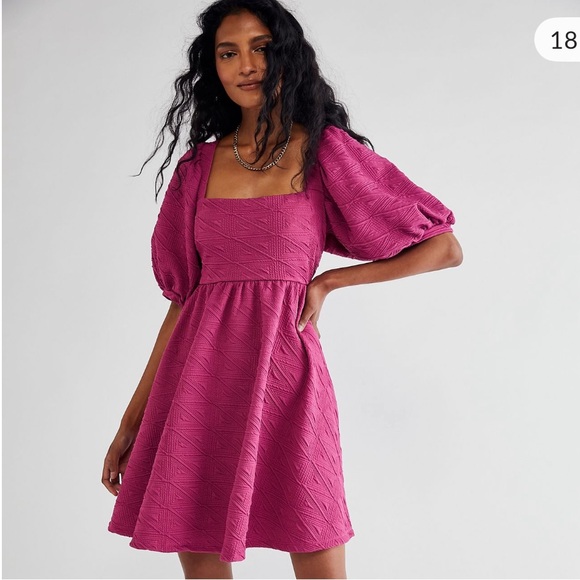 Free People Dresses & Skirts - Free People ‘Violet’ Fuchsia Textured Puff-Sleeve Mini Dress